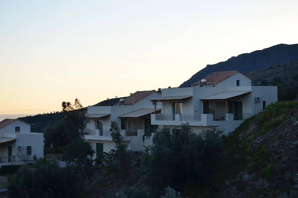 Ganze Wohnung, Harakas modern villa apartment with all commodities in preserved South Crete in Agia Galini, Rethymno und Umgebung