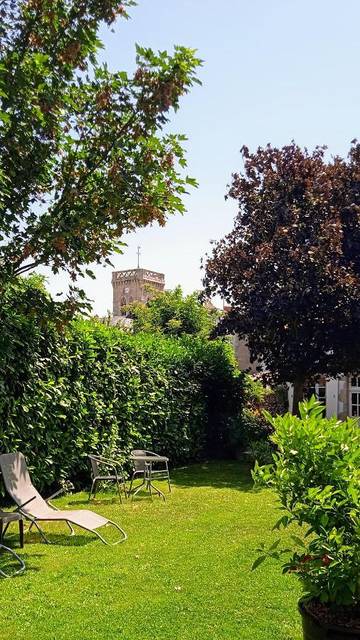 Chambre d’hôte pour 2 personnes, avec terrasse ainsi que vue et jardin, animaux acceptés dans Combrand