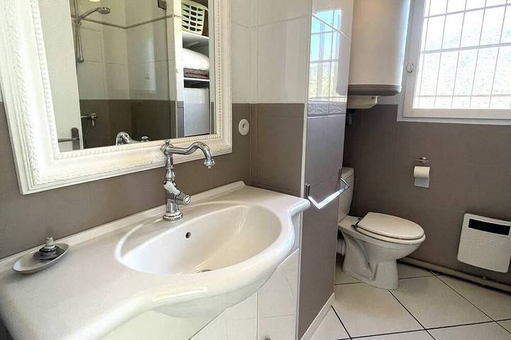 Gîte pour 2 personnes, avec terrasse dans Plage Saint-Clair - 2