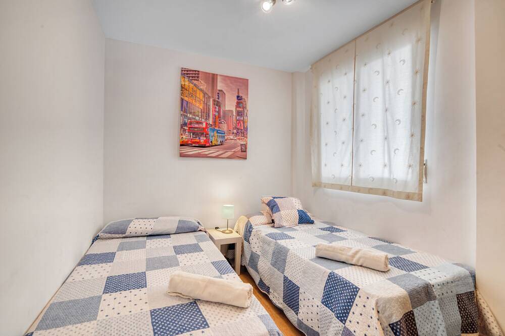 Entire apartment, Apartment 'Monduver 2006' with Sea View, Shared Pool and Private Terrace in Piles, Costa de Valencia