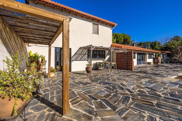 Casa de férias para 4 pessoas, com jardim e piscina e ainda terraço em Sertã
