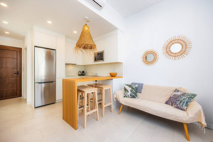 Entire apartment, Apartment 'B' with Balcony, Wi-Fi and Air Conditioning in Cala d'Or, Santanyí