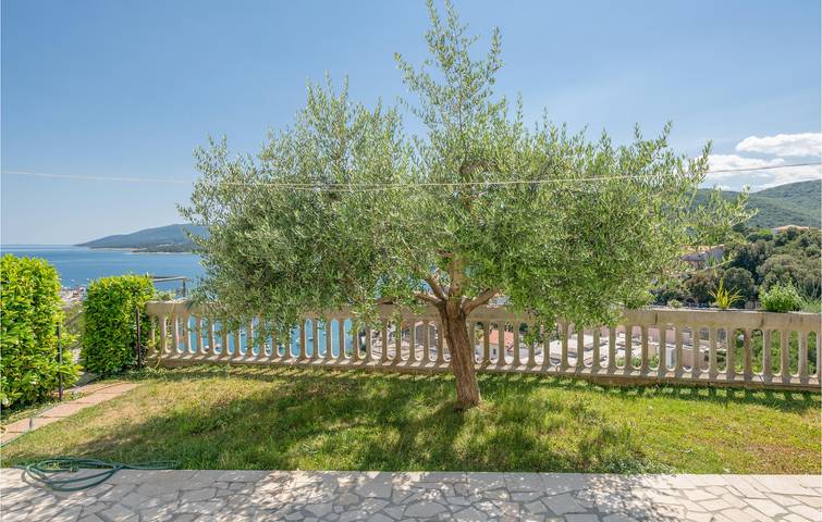 Acogedor apartamento con vistas al mar, piscina, cerca de la playa y con todas las comodidades modernas in Rabac, Labin-Rabac