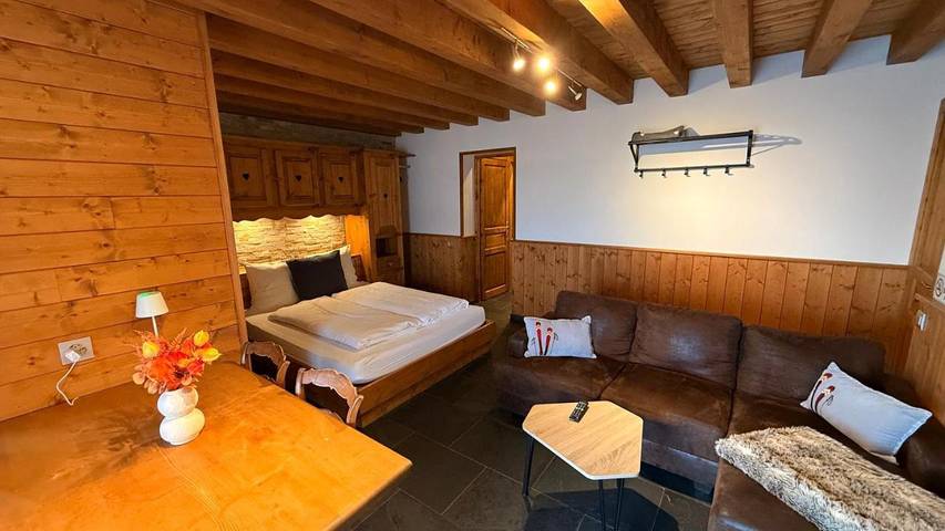 Chambre d’hôte pour 4 personnes, avec vue et sauna ainsi que jardin et piscine, animaux acceptés dans Valais - 2