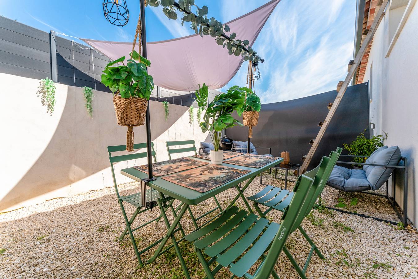 Apartamento entero, Apartamento 'Une Parenthèse En Luberon' con Jardín Privado, Wi-Fi y Aire Acondicionado in Taillades, Parque natural regional del Luberon