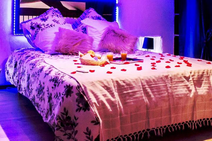 Location de vacances pour 2 personnes, avec terrasse ainsi que jardin et jacuzzi à Bézenac - 2