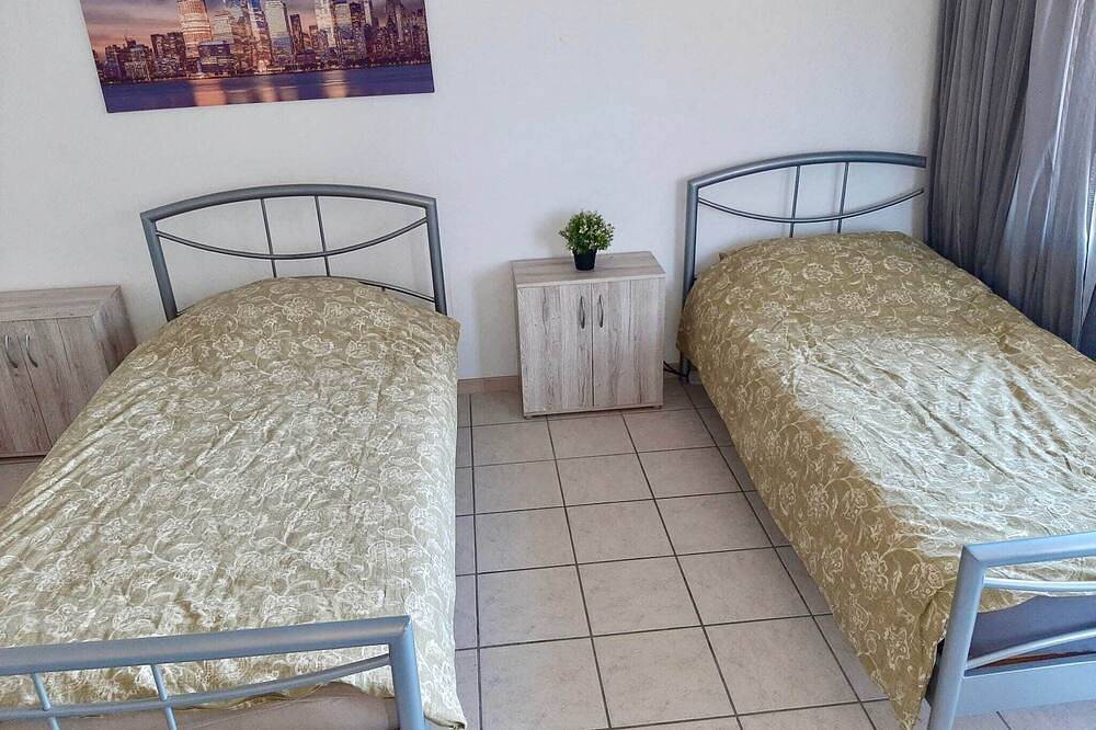 Ganze Wohnung, Apartment mit Balkon, Neuss in Neuss, Rhein-Kreis Neuss