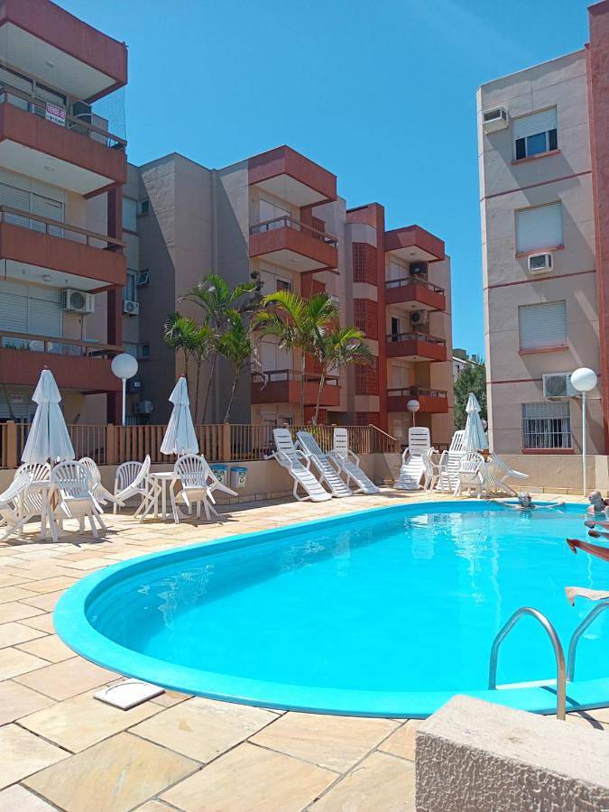 Casas e apartamentos de temporada para 4 pessoas, com vista e piscina infantil e ainda jardim and piscina, com animais de estimação em Capão da Canoa