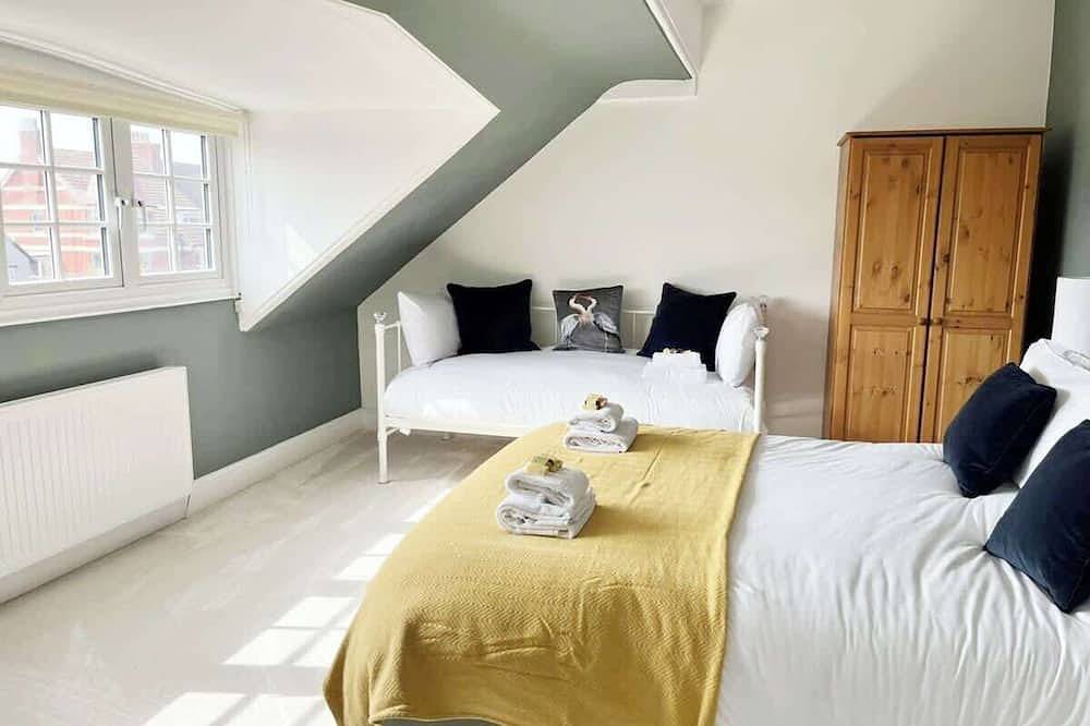 8 person home in Hoylake - The Wirral Peninsula in Merseyside