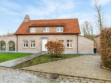 Gîte pour 9 personnes, avec terrasse et jardin à Zwalm