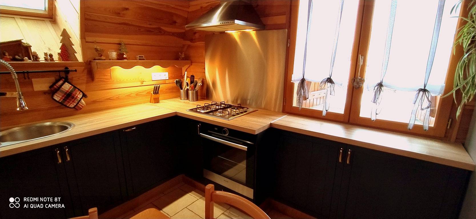 Le Buron des Trappeurs, ambiance chalet, calme, pleine nature in Laqueuille, Parc naturel régional des Volcans d'Auvergne