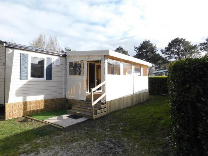 Camping pour 4 personnes, avec jardin et piscine ainsi que jacuzzi et terrasse