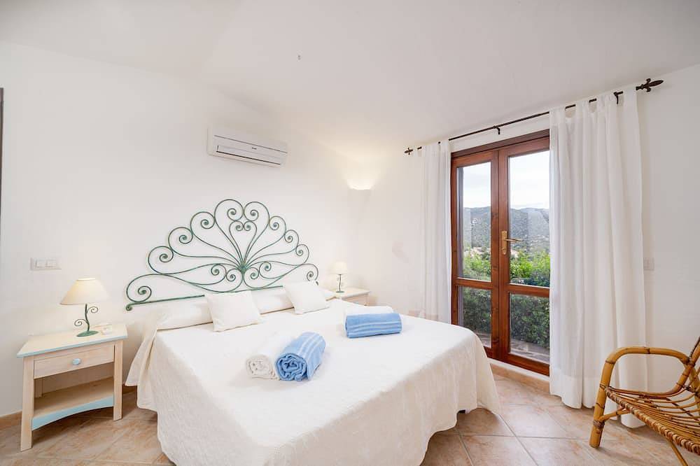Villa Nemea: typisch sardisches Haus, Salzwasserpool, tolle Aussicht in Torre delle Stelle, Maracalagonis