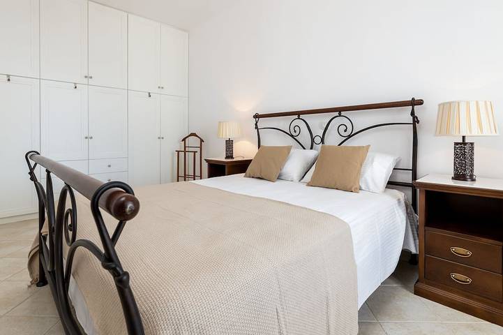 Location de vacances pour 8 personnes, avec Balcon ainsi que Jardin et Piscine dans Aliki - 4