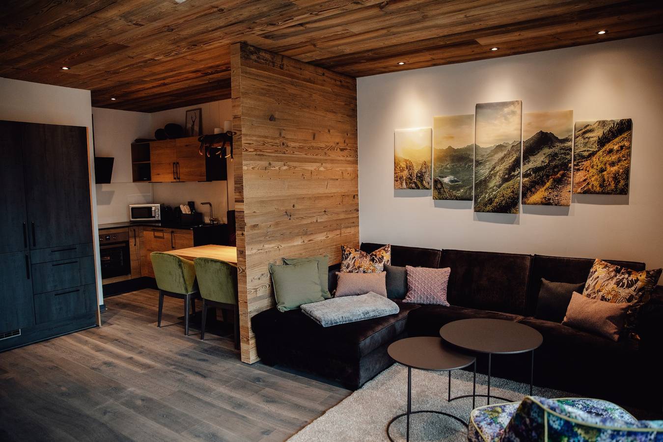 Ganze Wohnung, Ferienwohnung 'Chalet Zillertal Juwel' mit Bergblick, Balkon und Wlan in Tuxer Alpen, Fügen