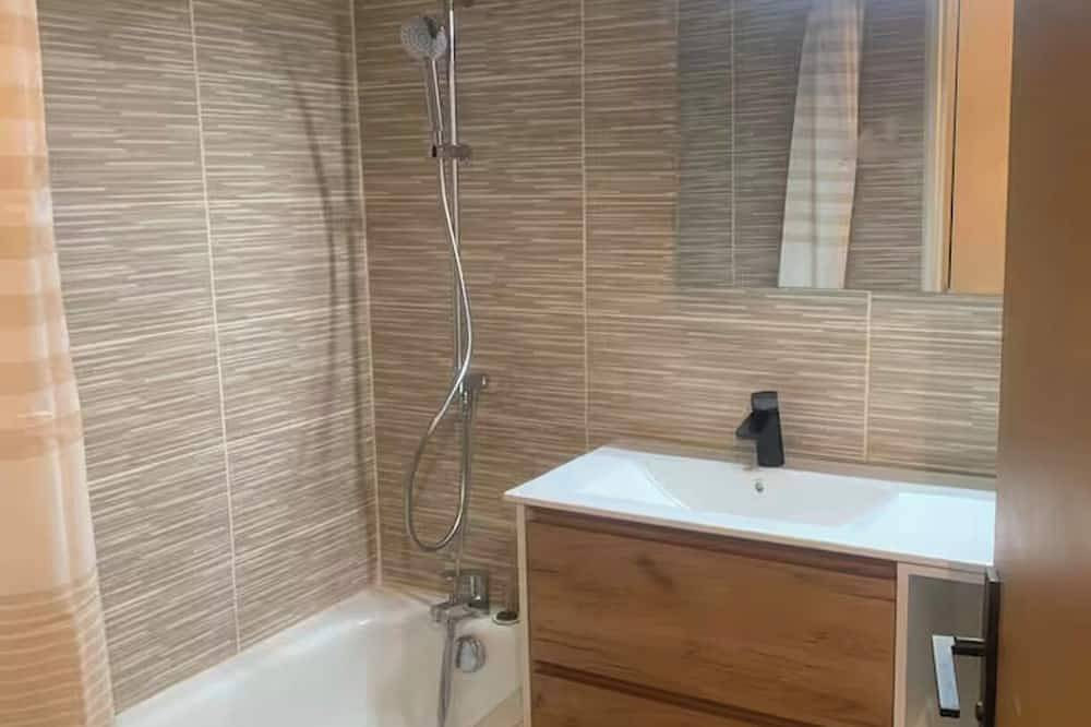 Entire apartment, Quiet apartment in the center of salon de prv in Salon-de-Provence, Aix-en-Provence region