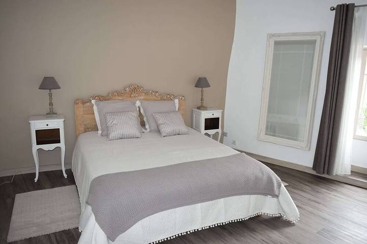 Appartement entier, Beautiful apartment T3, private parking "Au logis de Pézenas" in Pézenas, Côte méditerranéenne (France)