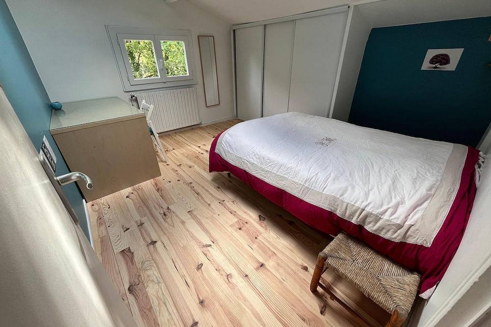 Quiet 7-bedroom family home near Bassin d'Arcachon and Bordeaux in Léognan, Bordeaux region