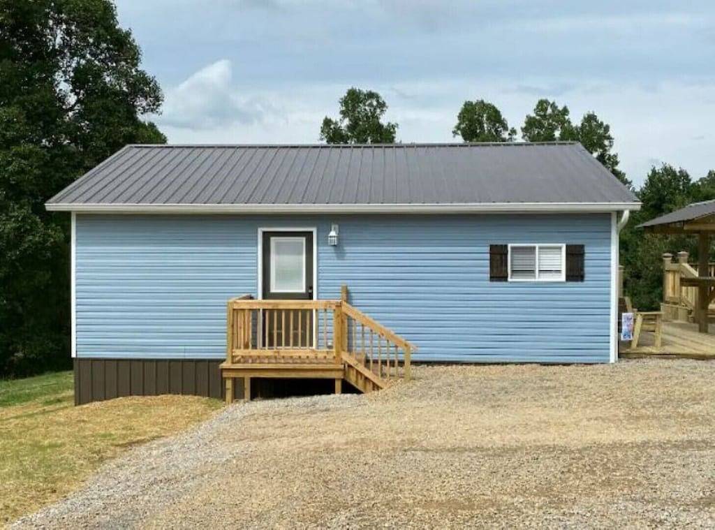 Lake Cumberland \"Lake Daze Cabin\" near Clearwater in Lake Cumberland