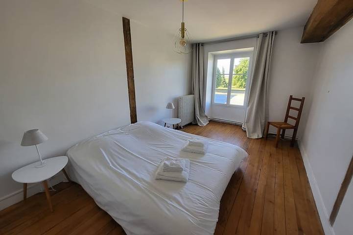 Location de vacances pour 14 personnes, avec jardin à Coulonges-Cohan - 3