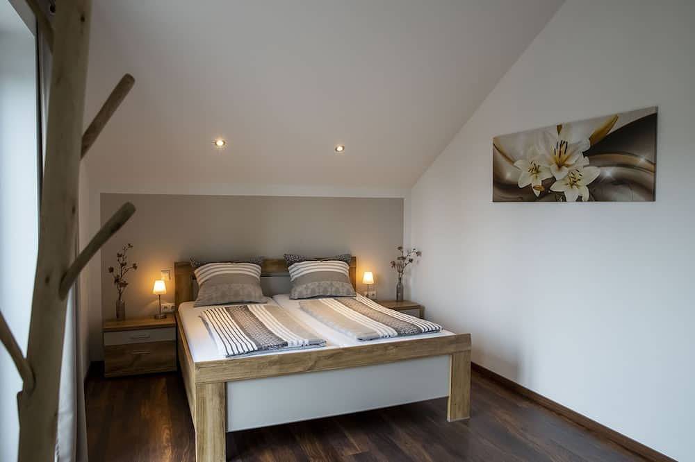 Ganze Wohnung, Ferienwohnung Magnolie bis 4 Personen, Balkon, 104 qm in Waging am See, Rupertiwinkel