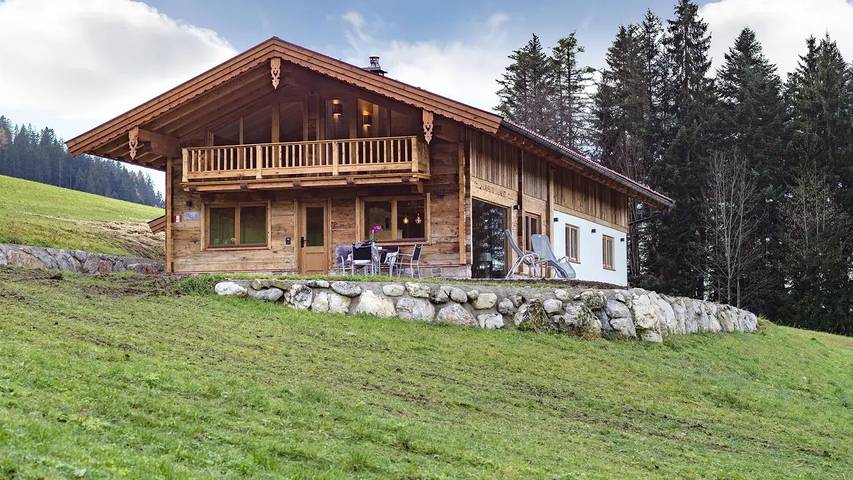 Ferienhaus für 8 Personen, mit Garten und Whirlpool sowie Balkon