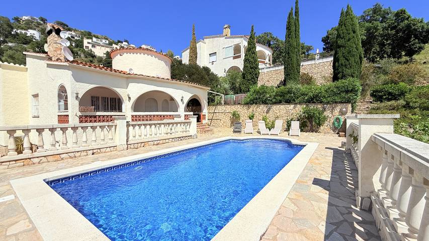 Villa für 6 Personen, mit Terrasse und Garten - 1