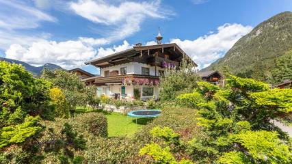 Ferienwohnung für 7 Personen, mit Garten und Balkon, kinderfreundlich in Sankt Martin bei Lofer