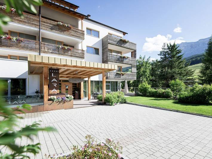 Hotel für 4 Personen, mit Garten und Whirlpool sowie Balkon in La Villa