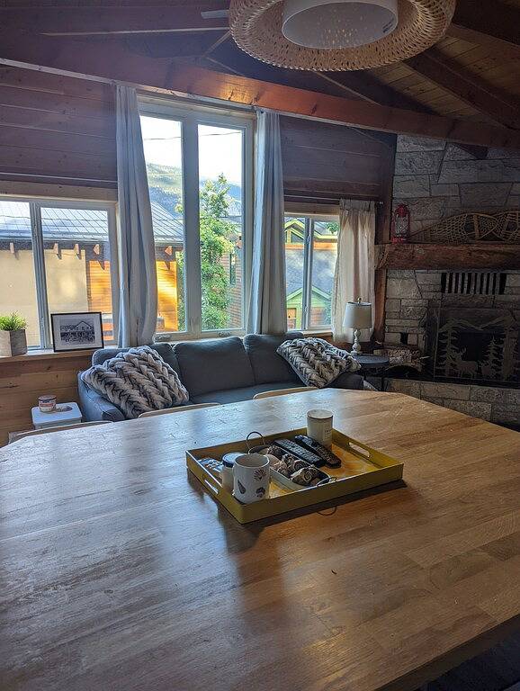 Cozy Cabin Lake View Private Beach in Kootenay-Nationalpark