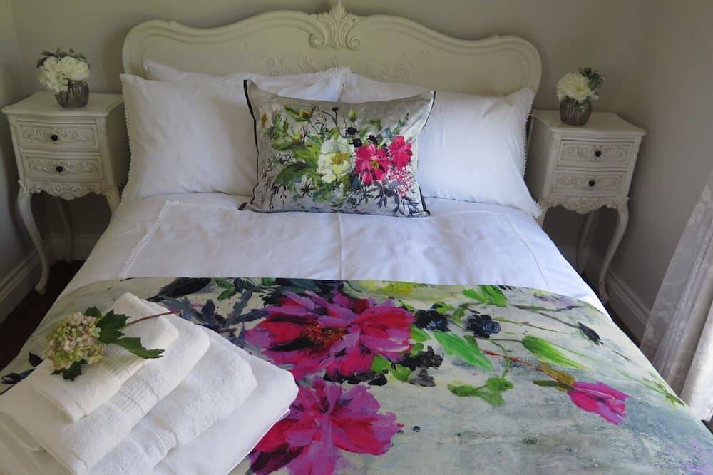 4 Star Luxury Romantic Break - The Pavilion at Brunger House (Dog Friendly) in Tenterden, Ashford region