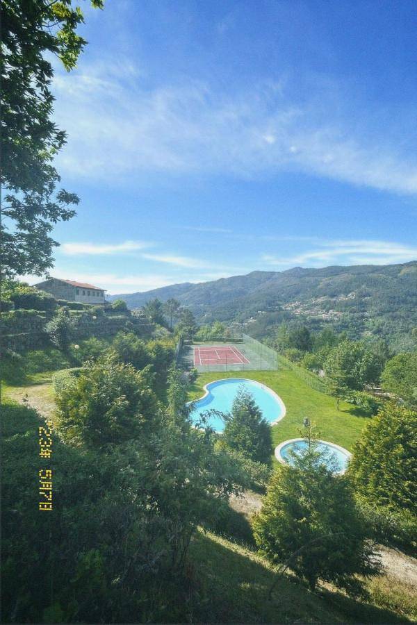 Location de vacances pour 2 personnes, avec jardin ainsi que piscine et vue dans Caniçada