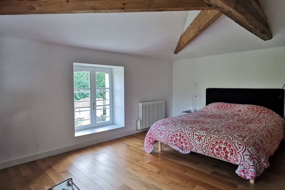 Detached house with garden at the foot of the Château de Jonzac. in Jonzac, Jonzac und Umgebung