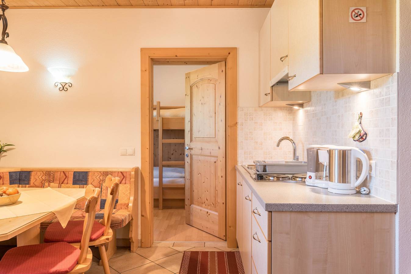 Geheel appartement, Appartement Ciasa Raut App Valüz met uitzicht op de bergen, tuin & Wi-Fi in La Val, Dolomiti Superski
