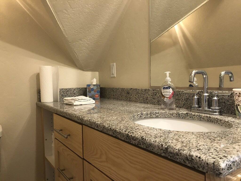 Ganze Wohnung, The \"Crash Pad\" Studio Apartment in Downtown Provo in Provo, Utah Lake