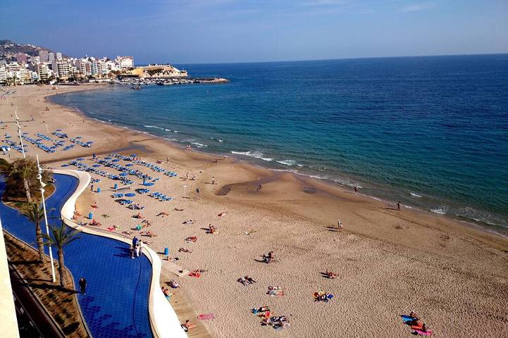 Casa rural para 6 personas, con jardín además de piscina y balcón en Benidorm