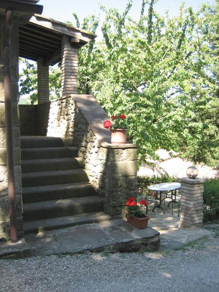 Agriturismo per 4 persone, con panorama e piscina nonché giardino, con animali domestici in Val di Chiana