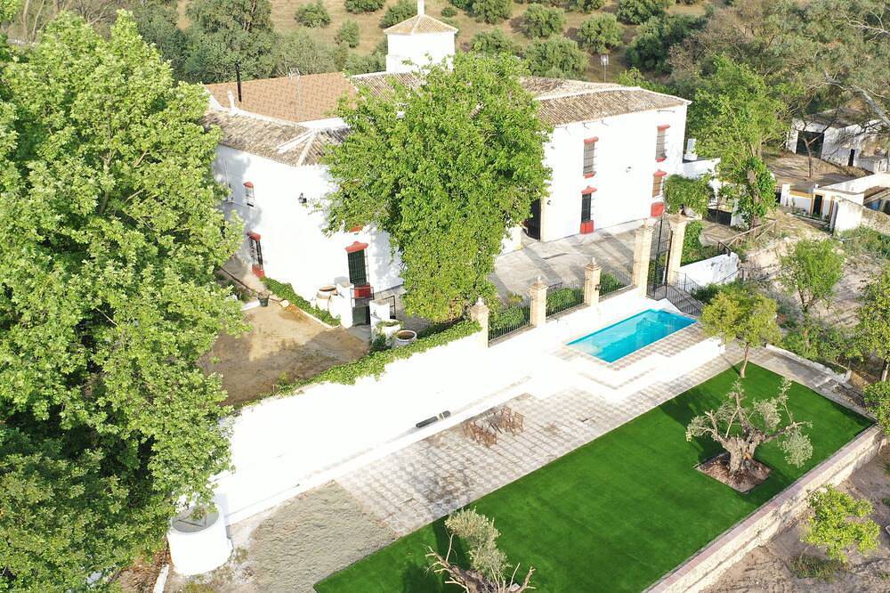 Hacienda de Olivar built in 1802, ideal to disconnect. in Montellano, Sevilla Province