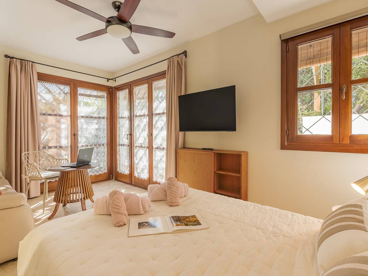 Apartamento entero, Estudio luminoso en Granada con terraza privada in Granada, Provincia de Granada