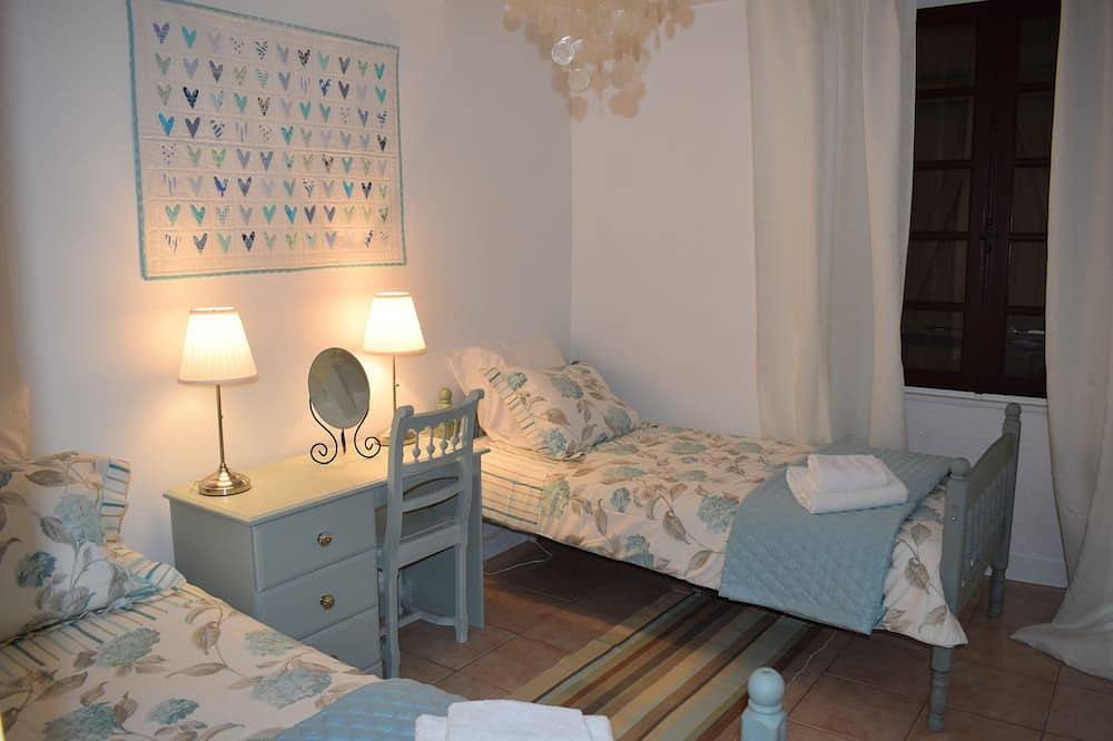 Gites Champfort. Renovated old Charente farmhouse with heated pool in Saint-Vallier, Charente