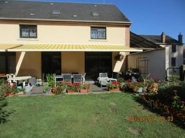Chambre d’hôte pour 4 personnes, avec terrasse ainsi que vue et jardin à Neuvy-sur-Barangeon