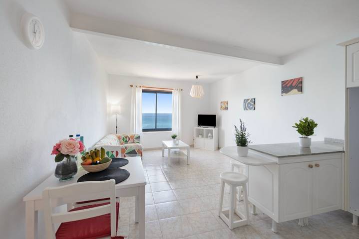 Apartamento entero, Apartamento 'La Bayana Apartments - 7' con vistas al mar, piscina y Wi-Fi in Puerto Naos, Los Llanos de Aridane