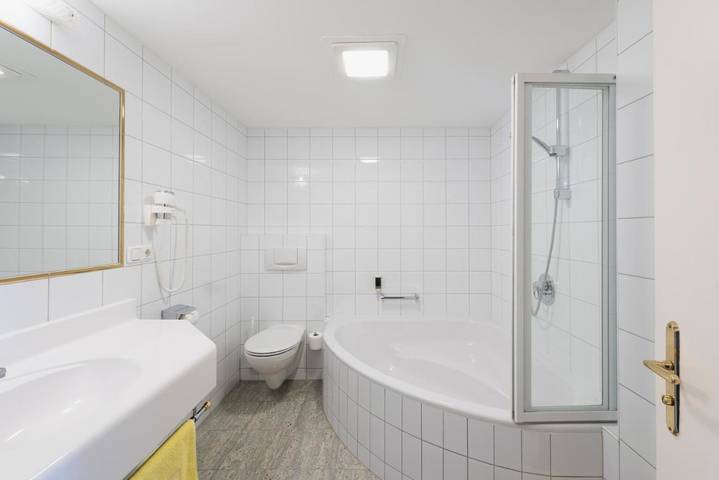 Hotel für 2 Personen, mit Terrasse und Sauna sowie Ausblick, mit Haustier in Lech am Arlberg - 4