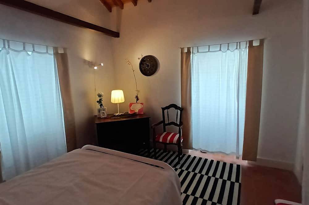 Charming Cottage in the Heart of the Village, Near Barroque Church in Faial