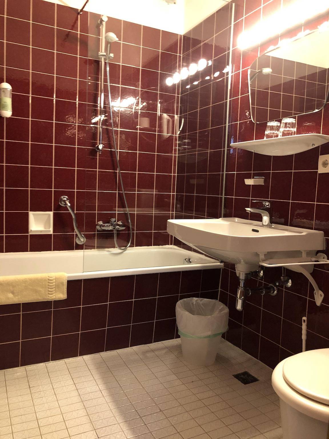 Dreibettzimmer, Dusche oder Bad, Wc in Zell am See (Stadt), Zell am See