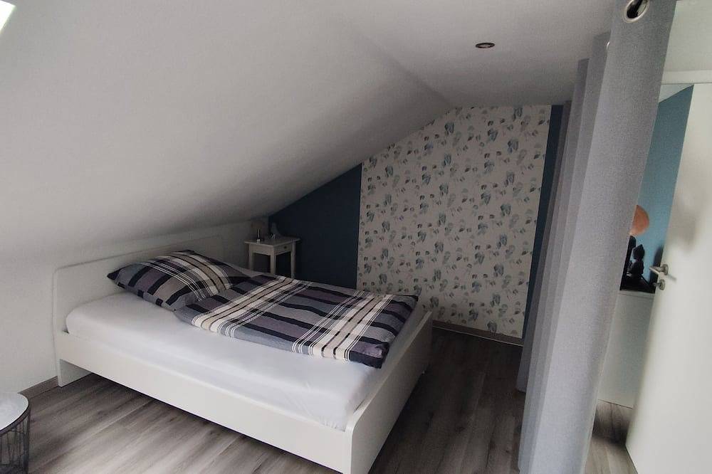 Ganze Wohnung, Gemütliche Dg Wohnung im Herzen von Ostwestfalen-Lippe in Stukenbrock, Nordrhein-Westfalen