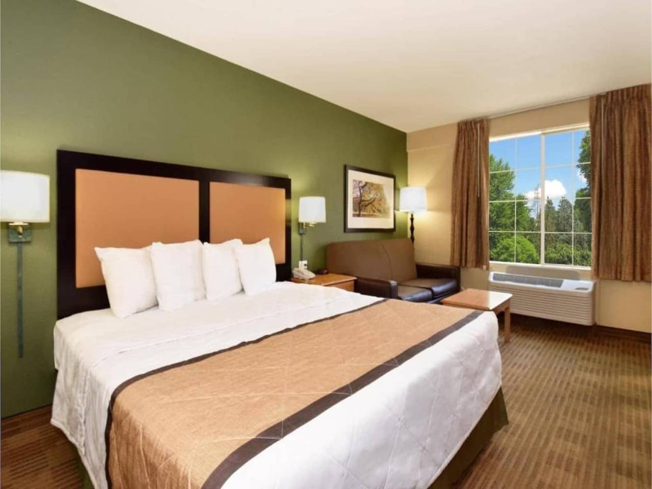 Entire apartment, 1 Queen Bed | Ada/Ri Shower/Non-Smoking/Kitchen in Maryland