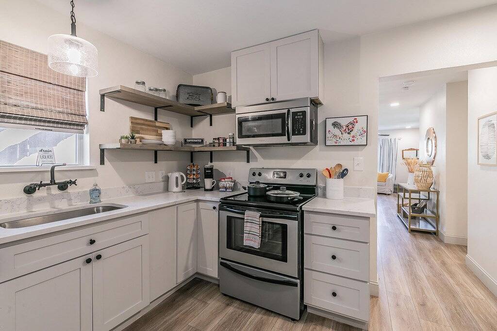 Charming Home Near Dickies+Free Biweekly Clean+King Bed+Fully Furnished in Fort Worth, Tarrant County