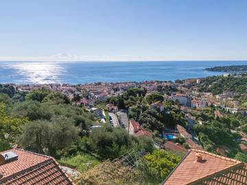 Villa pour 10 personnes, avec jardin et vue ainsi que terrasse et piscine, animaux acceptés à Menton