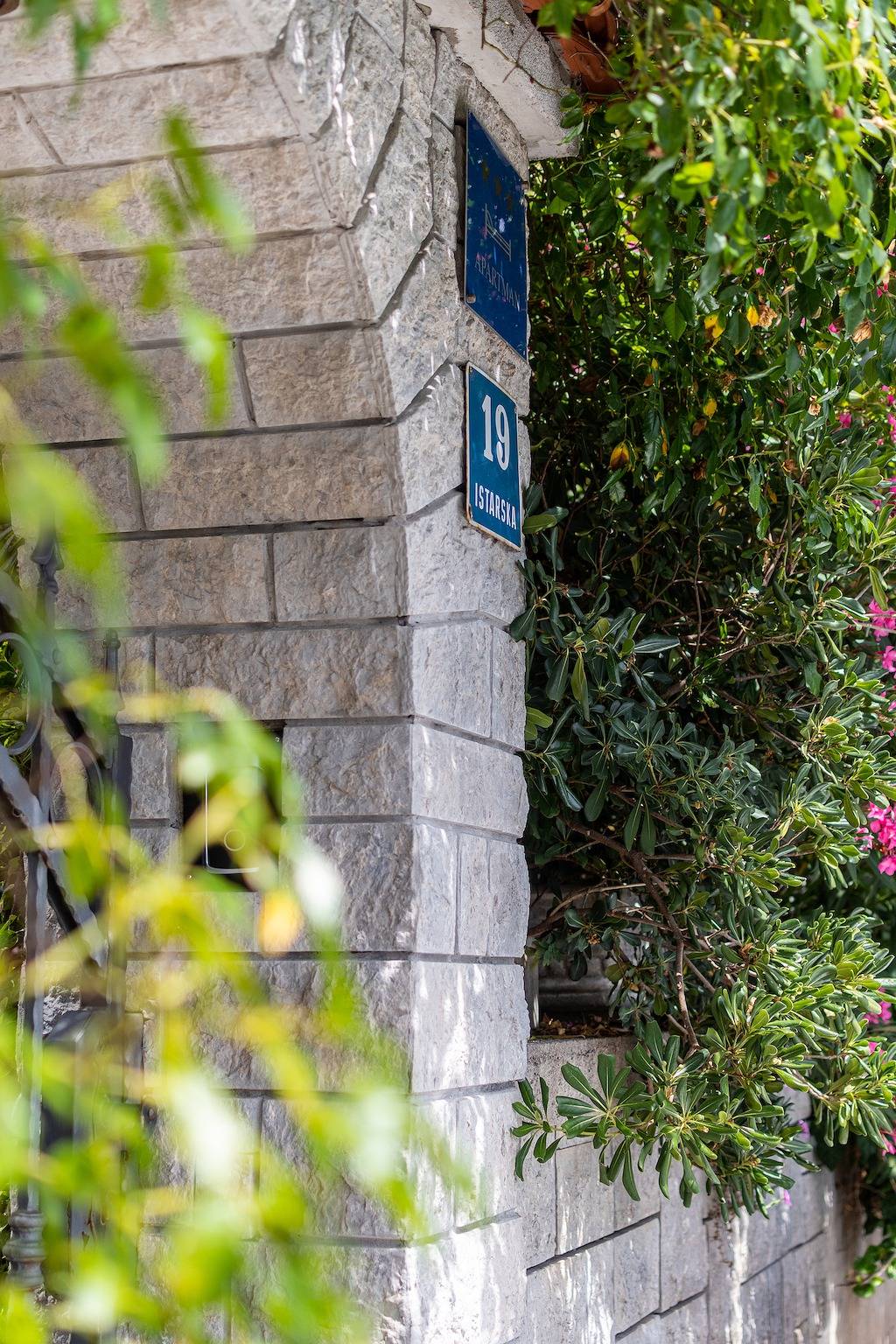 Ganze Wohnung, 2-Zimmer-Ferienwohnung mit Terrasse Rijeka -a in Plaža Villa Nora, Rijeka